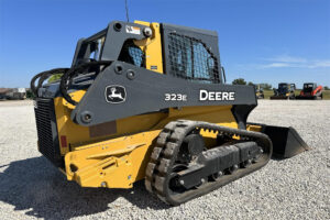 John Deere-323E -12