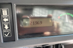 John Deere-323E-2-10