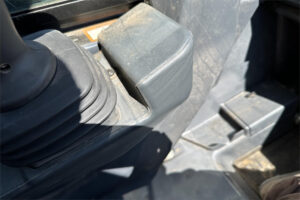 John Deere-323E-2-11