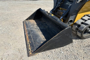 John Deere-323E-2-19