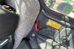 John Deere-323E-2-21