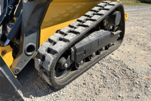 John Deere-323E-2-24