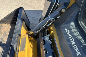 John Deere-323E-2-25