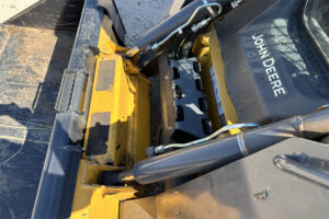 John Deere-323E-2-26