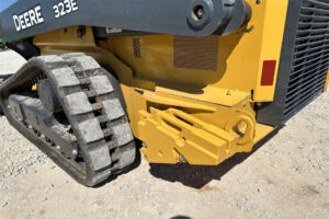 John Deere-323E-2-28