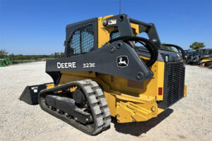 John Deere-323E-2-29