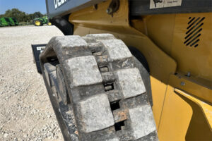 John Deere-323E-2-36