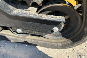 John Deere-323E-2-38