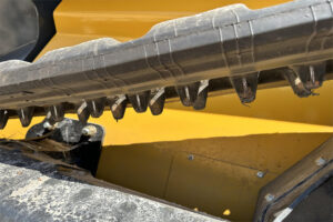 John Deere-323E-2-42