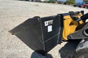 John Deere-323E-2-44