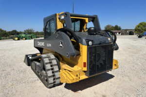John Deere-323E-2-46