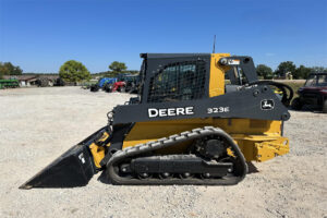 John Deere-323E-2-47