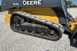 John Deere-323E -4